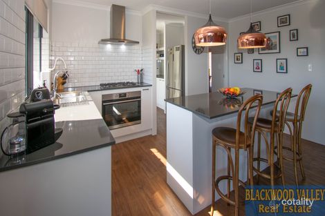 Property photo of 13 Robinia Way Kangaroo Gully WA 6255