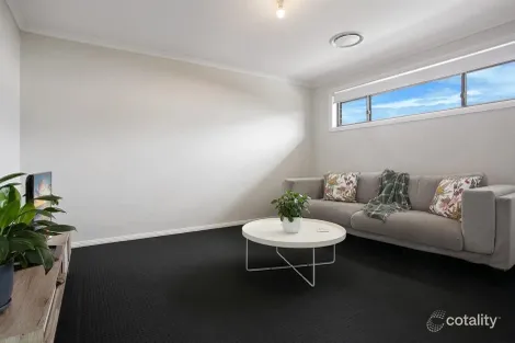 Property photo of 42 Jennings Crescent Spring Farm NSW 2570