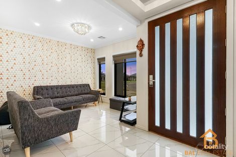 Property photo of 6 Genoa Chase Cobblebank VIC 3338