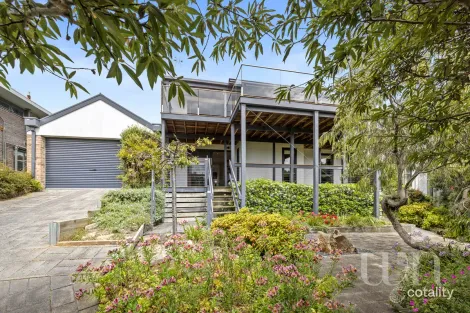 Property photo of 13 Raymond Street Mount Martha VIC 3934