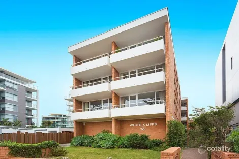 Property photo of 1/70 Cliff Road Wollongong NSW 2500