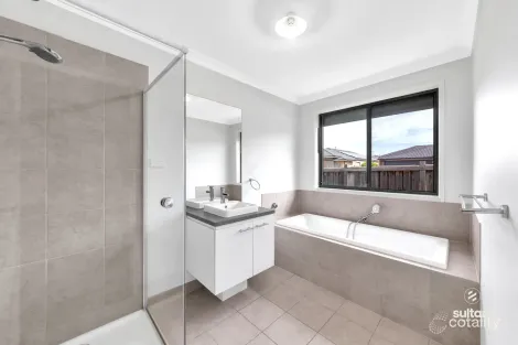 Property photo of 12 Caxton Close Clyde VIC 3978