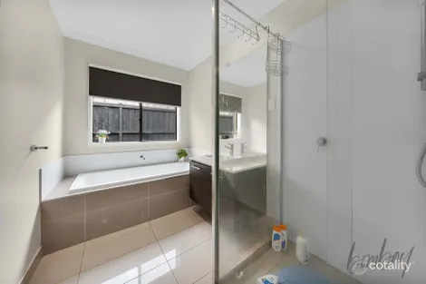 Property photo of 7 Henbury Way Wollert VIC 3750