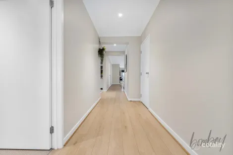 Property photo of 7 Henbury Way Wollert VIC 3750