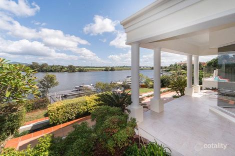 Property photo of 3132 Riverleigh Drive Hope Island QLD 4212