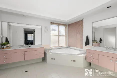Property photo of 8 Killarney Court McGraths Hill NSW 2756