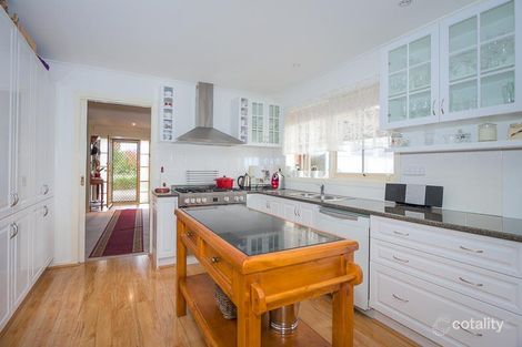 Property photo of 16 Vista Close Gisborne VIC 3437