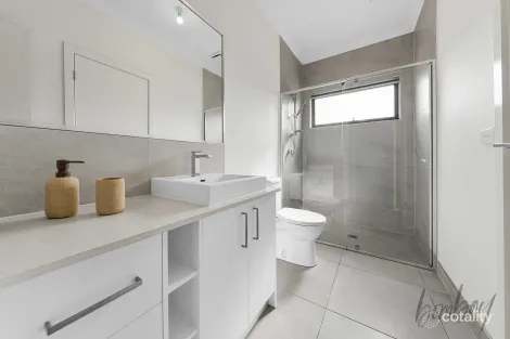 Property photo of 15 Popran Walk Wollert VIC 3750