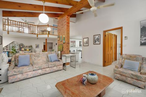 Property photo of 7 Homestead Place Mill Park VIC 3082