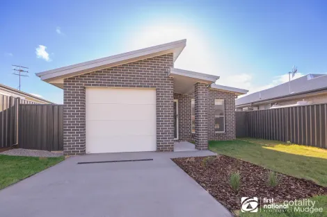 Property photo of 14 Davis Crescent Caerleon NSW 2850