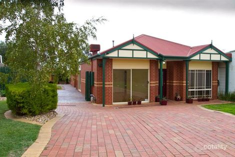 Property photo of 17 Perry Court Roxburgh Park VIC 3064