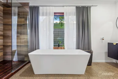 Property photo of 18 Lake View Drive Tewantin QLD 4565