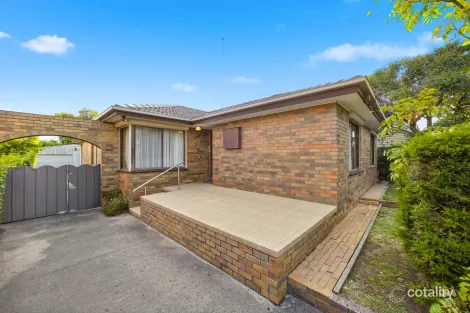 1043 Norman St, Wendouree, VIC 3355