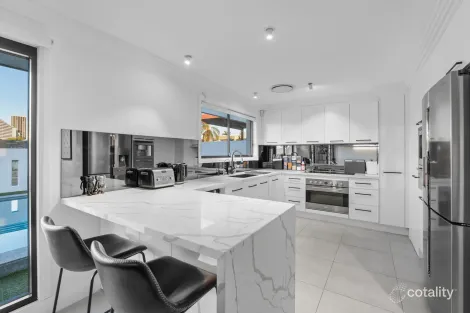 Property photo of 6 Coral Gables Key Broadbeach Waters QLD 4218