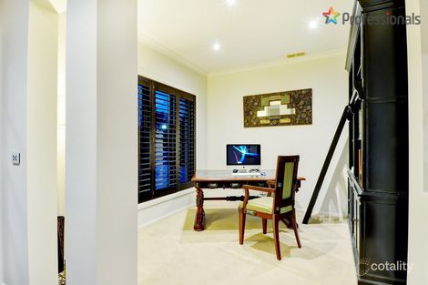 Property photo of 2 Lauriston Quay Caroline Springs VIC 3023