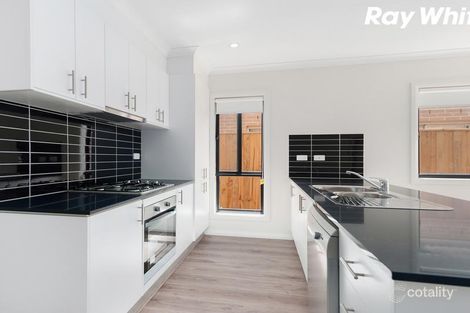 Property photo of 11 Wendy Way Pakenham VIC 3810