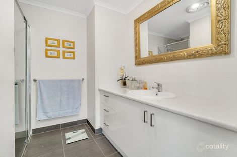 Property photo of 2/72 Smeaton Close Lara VIC 3212