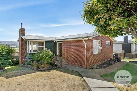 17 Carnegie St, Claremont, TAS 7011