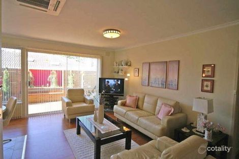 Property photo of 7 Manley Close Endeavour Hills VIC 3802