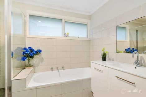 Property photo of 4 Rearden Close Endeavour Hills VIC 3802
