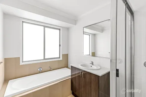 Property photo of 2/12 Abbey Street Cranley QLD 4350