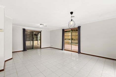Property photo of 2 Springwood View Bundoora VIC 3083