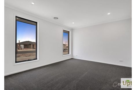 Property photo of 32 Cherokee Parade Clyde VIC 3978