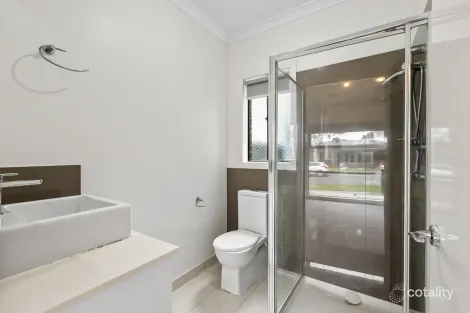 Property photo of 3 Botham Crescent Pakenham VIC 3810