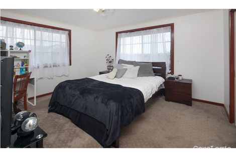 Property photo of 16 George Bass Avenue Endeavour Hills VIC 3802