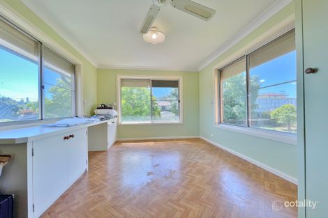 Property photo of 13 Crichton Crescent Young NSW 2594