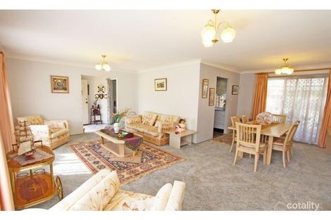 Property photo of 11 Green Close Mardi NSW 2259
