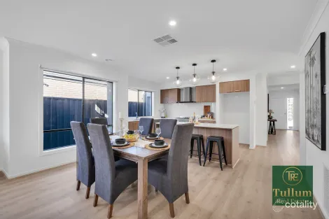 Property photo of 42 Borthwick Parade Clyde North VIC 3978