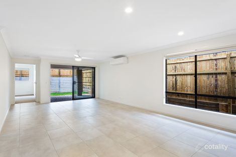 Property photo of 5 Jacaranda Close Ellen Grove QLD 4078
