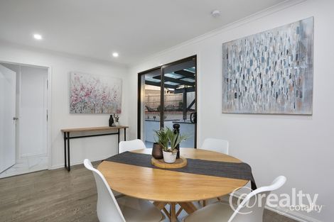 Property photo of 1 Castlecrag Close Endeavour Hills VIC 3802