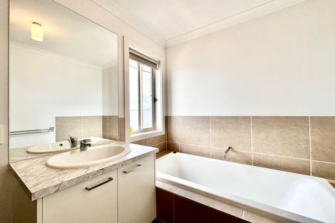 Property photo of 5 Vogue Drive Wyndham Vale VIC 3024