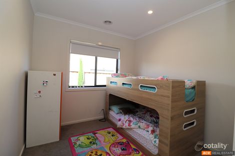 Property photo of 8 Dawley Circuit Werribee VIC 3030