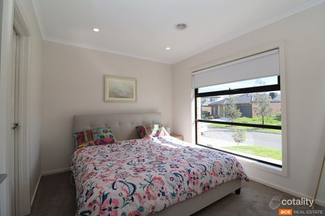 Property photo of 8 Dawley Circuit Werribee VIC 3030