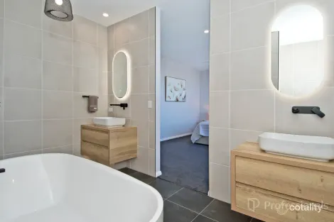 Property photo of 289 Harbour Boulevard Jacobs Well QLD 4208