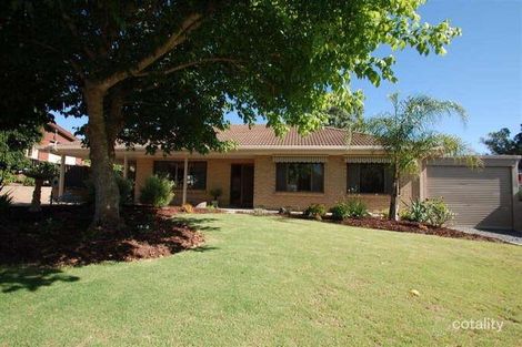 5 Iona Rd, Aberfoyle Park, SA 5159