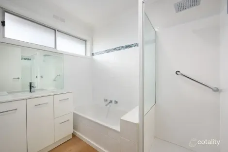 Property photo of 1/8 Leon Avenue Rosebud VIC 3939