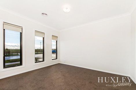 Property photo of 40 Auburn Drive Fraser Rise VIC 3336
