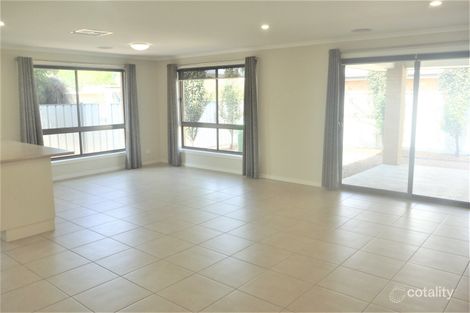 2/364 Cambourne St, Lavington, NSW 2641