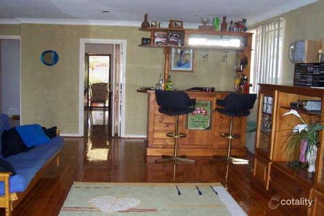 Property photo of 28 Lakeside Drive Kanahooka NSW 2530