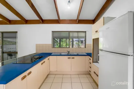 Property photo of 2 Michaelmas Close Clifton Beach QLD 4879