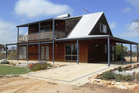 42 Haines St, Merredin, WA 6415