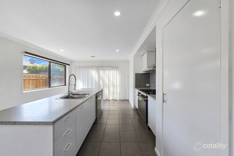 11 Crystall Pl, Armstrong Creek, VIC 3217