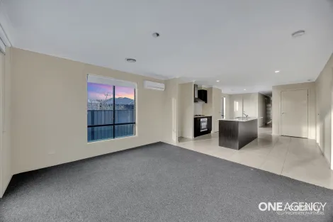 Property photo of 2 Rona Road Point Cook VIC 3030