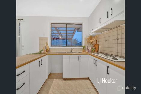 Property photo of 10 Nihila Court Hampton Park VIC 3976