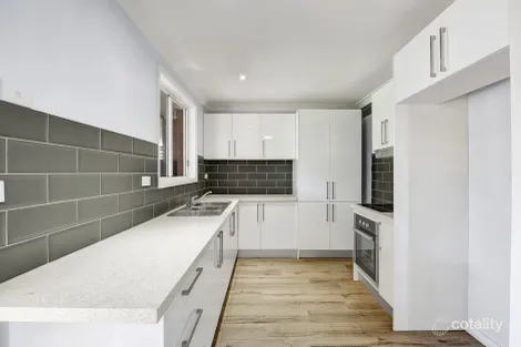 Property photo of 3 Antonio Close Rosemeadow NSW 2560