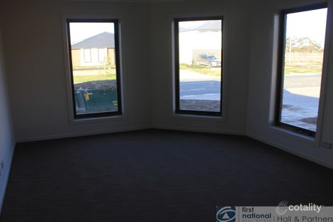 Property photo of 2 Greenglade Way Cranbourne East VIC 3977